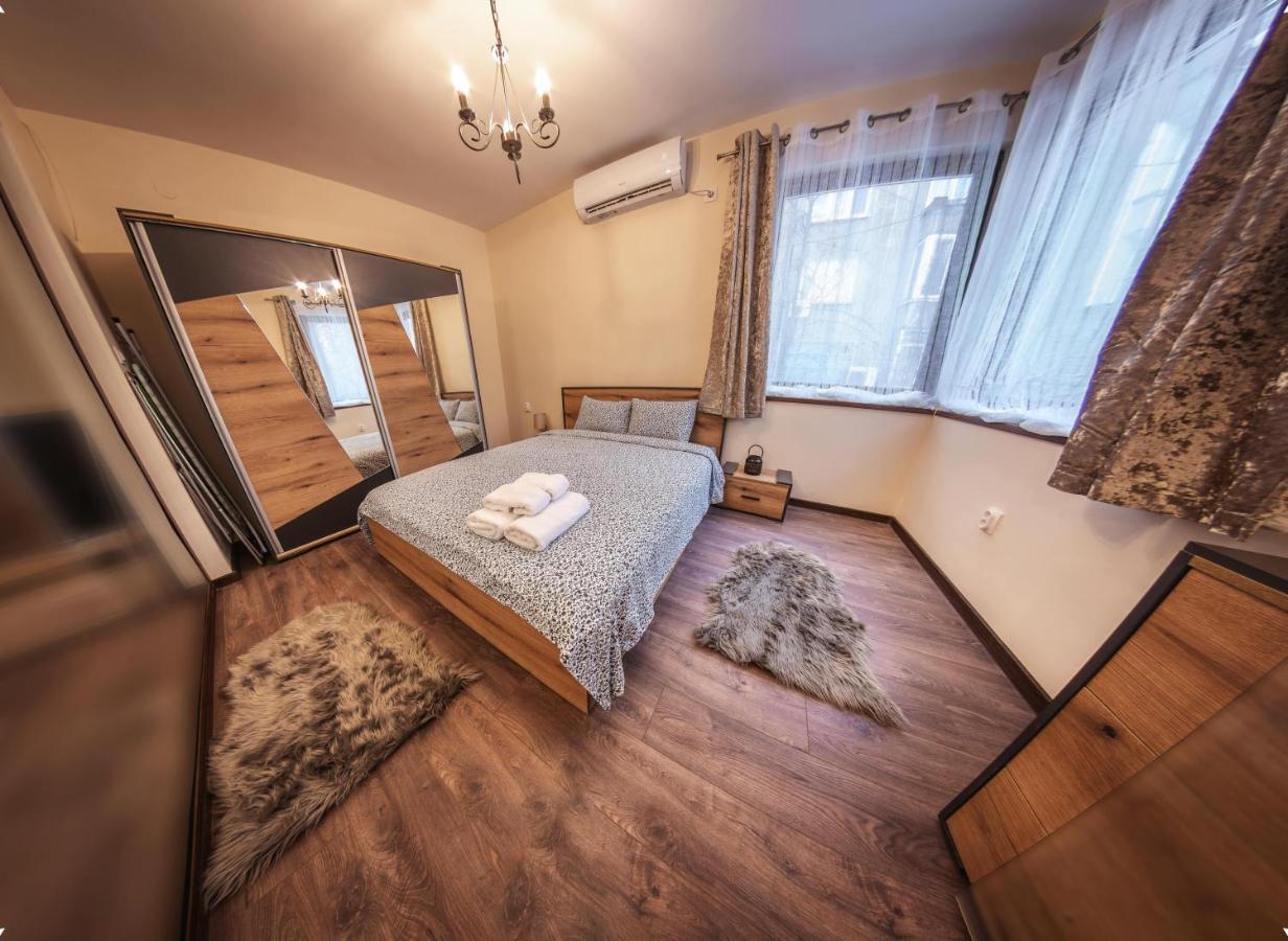 Apartment Design 1bdr In Center - Free Parking *