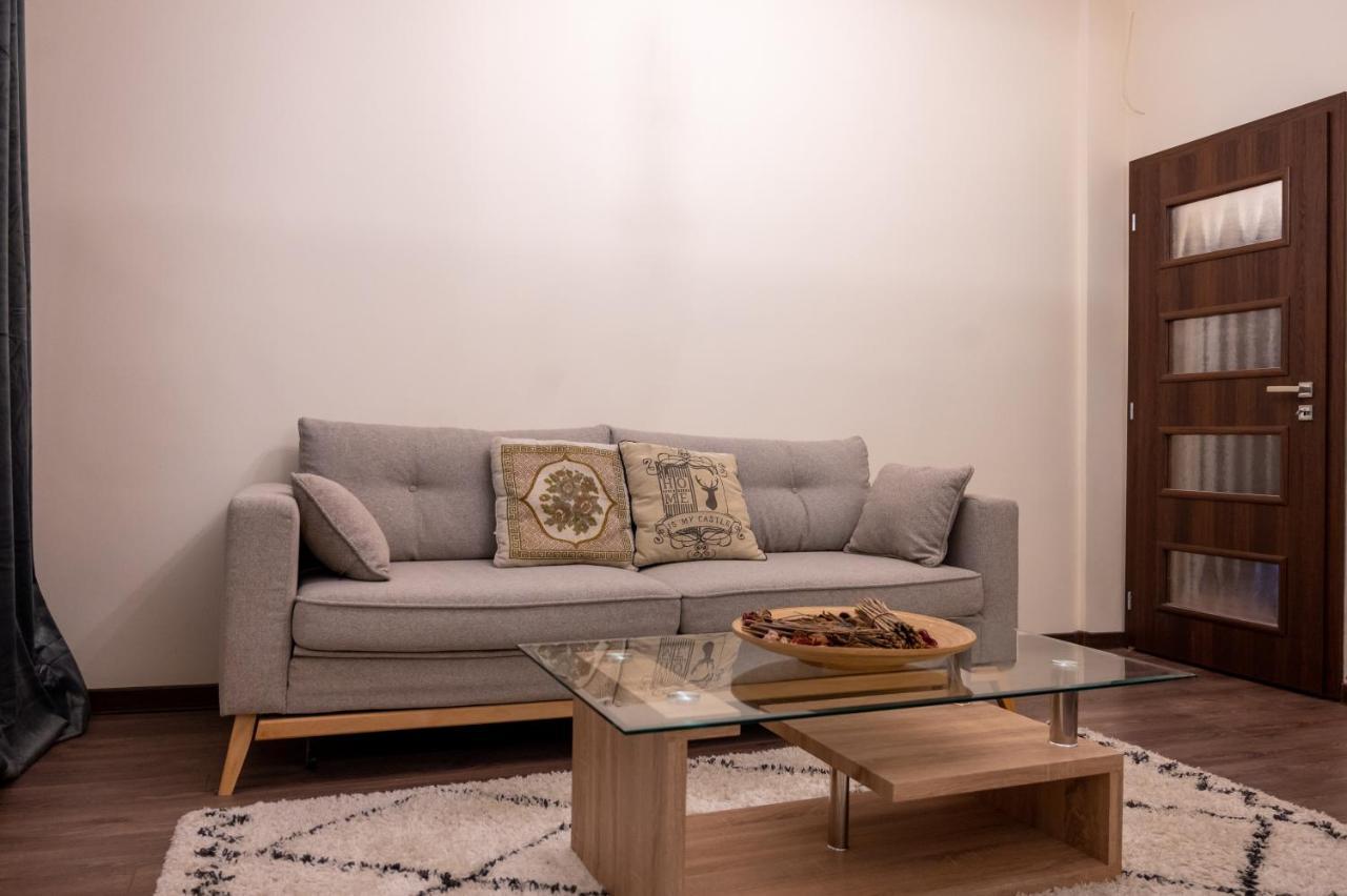 Design 1bdr In Center - Free Parking *