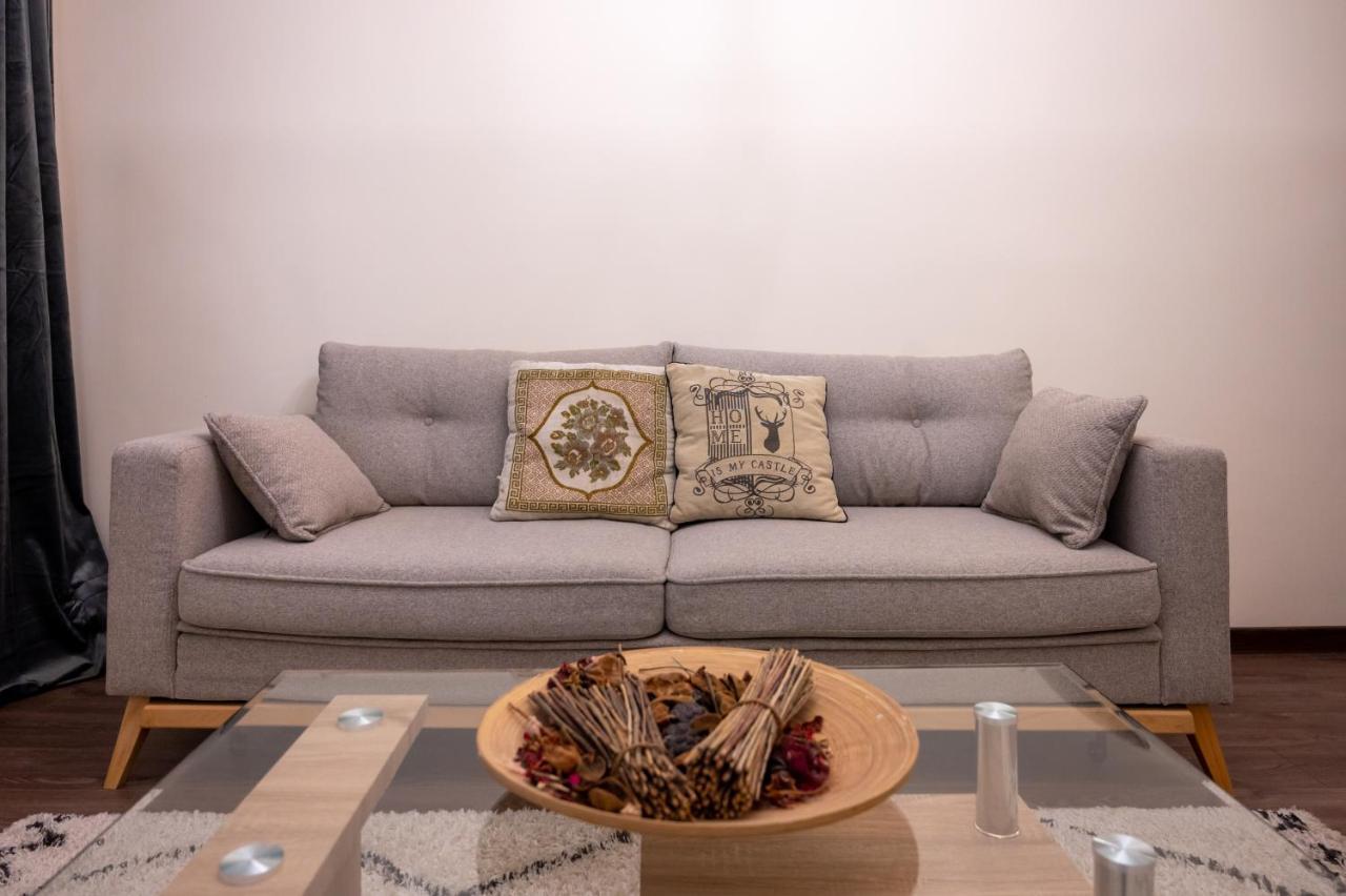Design 1bdr In Center - Free Parking Apartment *