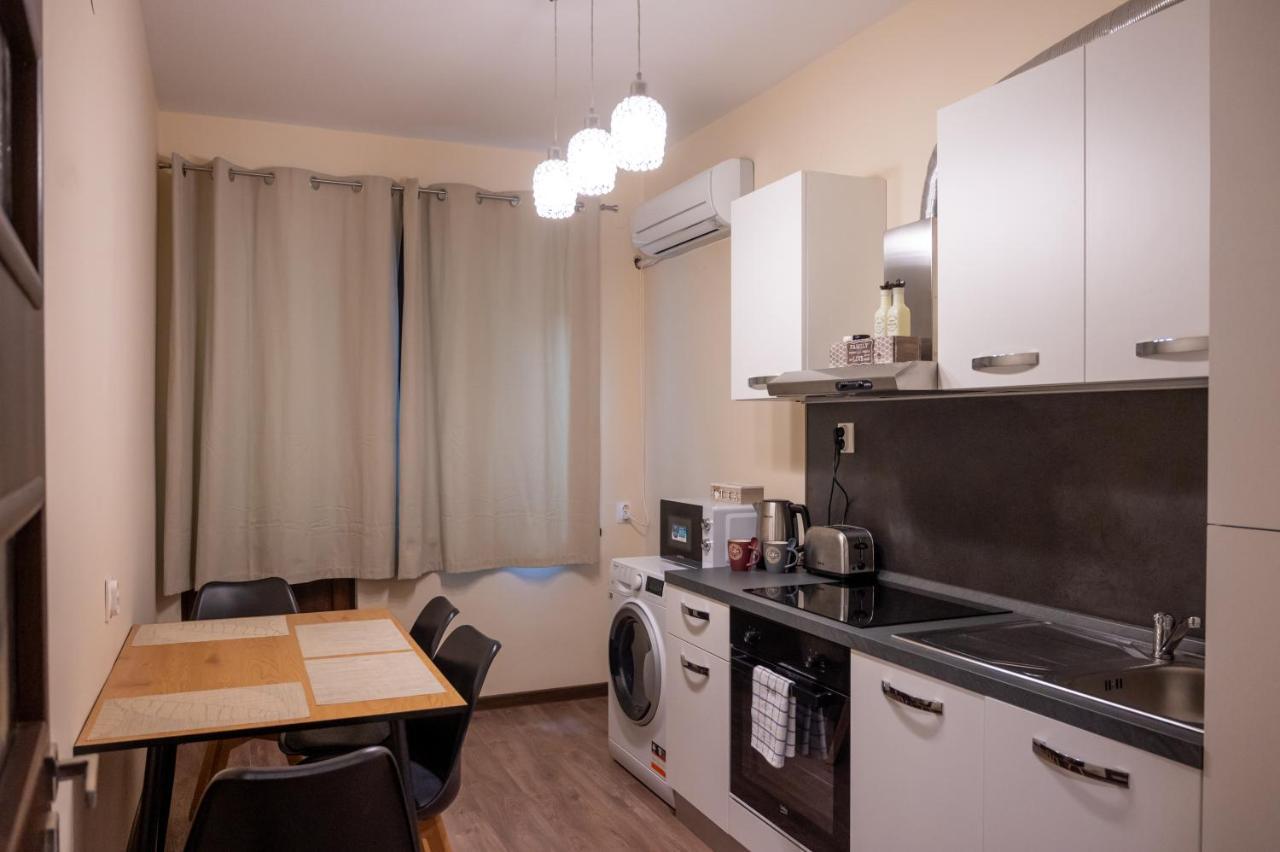 Apartment Design 1bdr In Center - Free Parking *