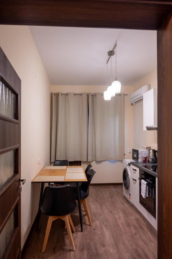 Design 1bdr In Center - Free Parking *